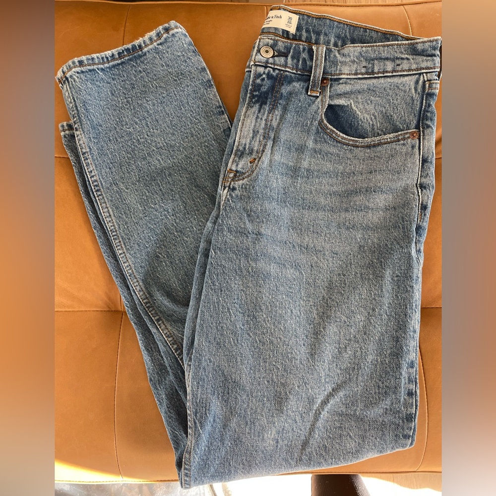 Abercrombie straight mid rise jean